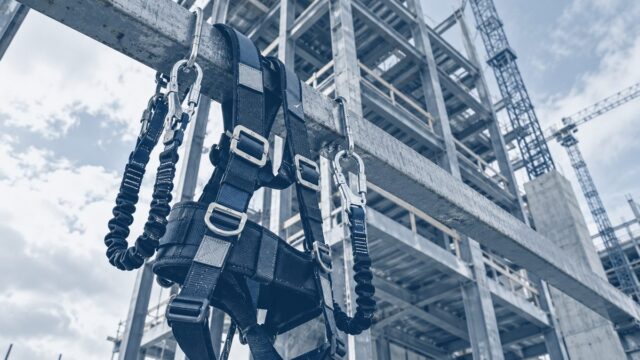 Работа на высоте - правила по охране труда 782н группы допуска и наряд